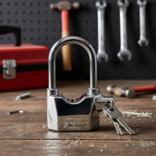 Cadeado de Segurança em Aço Reforçado – Proteção Ideal para Casa e Moto